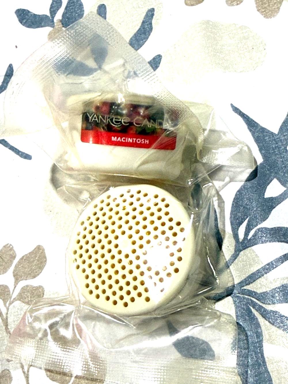 Yankee Candle Macintosh White Vented Air Freshener & Wax Melt